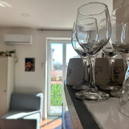 Апартаменты La Residenza Di Giovanni 10 Min To Airport And Center Easy Parking Mega Wifi Неаполь